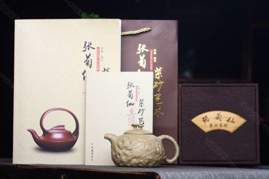 《龍供春》