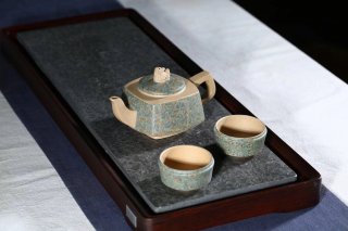 《絞泥靈龍》宜興紫砂壺工藝美術師手工茶壺本山綠泥